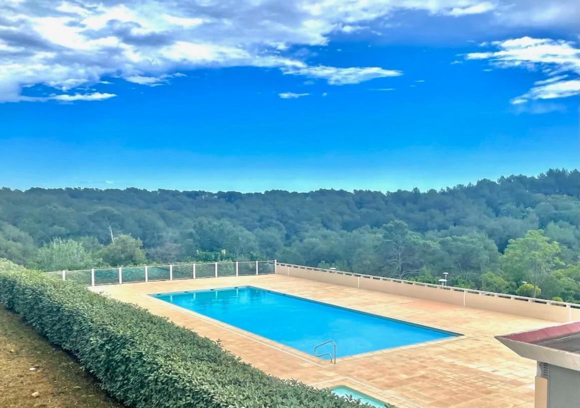 Grand Studio Avec Coin Nuit, Proche Mer Et Montagnes Roquebrune-sur Argens Exterior foto